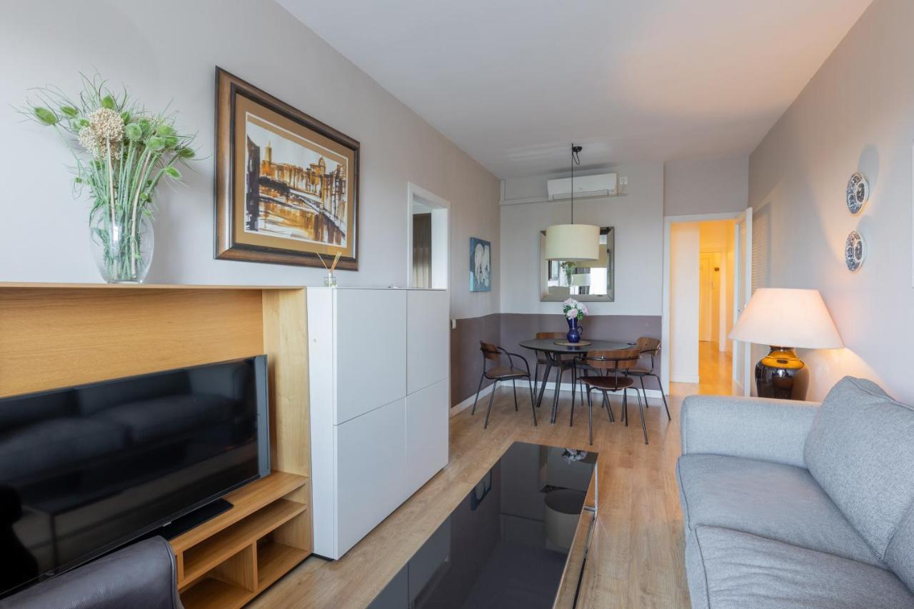 Lodging Apartments Guell Gaudi Барселона Екстериор снимка