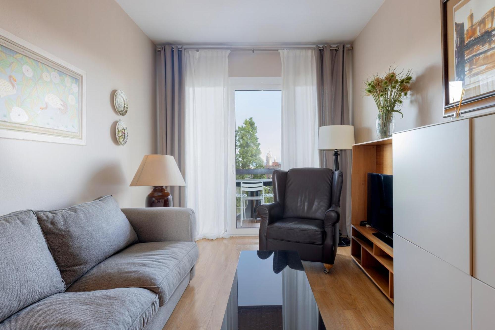Lodging Apartments Guell Gaudi Барселона Екстериор снимка