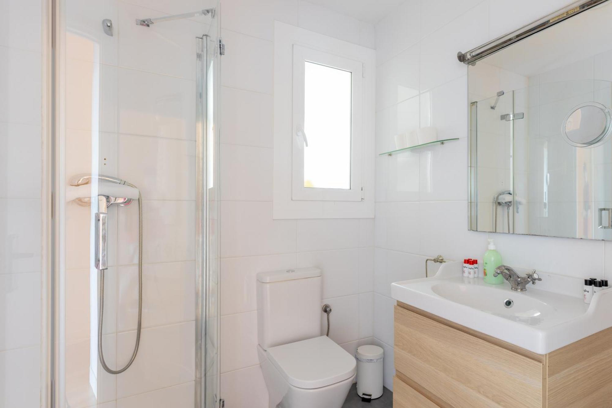 Lodging Apartments Guell Gaudi Барселона Екстериор снимка